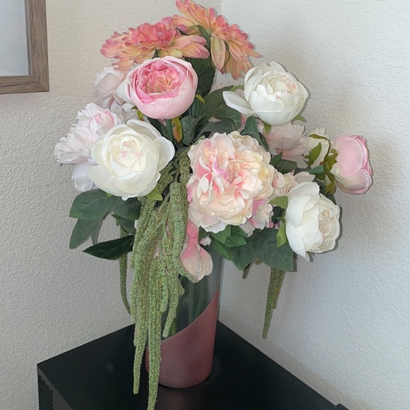 Pastel Artificial Floral Arrangement Home Decor - Picture 3 of 5